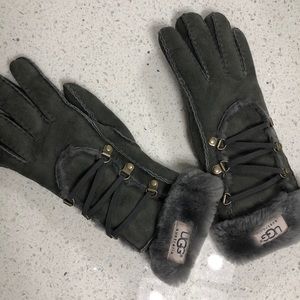 UGG Shearling Sheepskin Winter Gloves - Grey